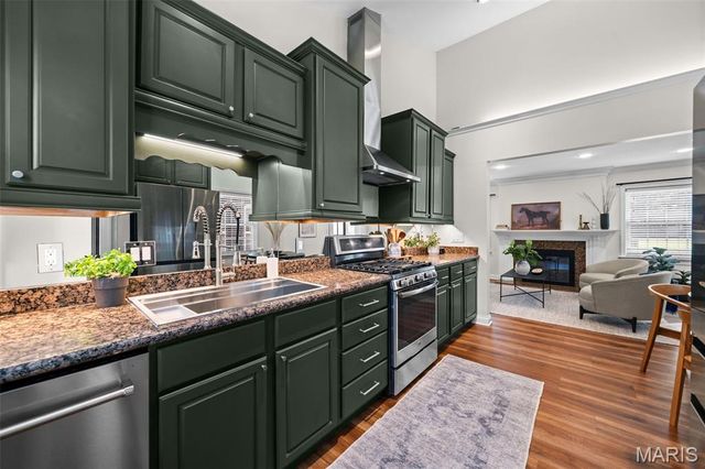 823 Victoria Place, Glendale, MO 63122