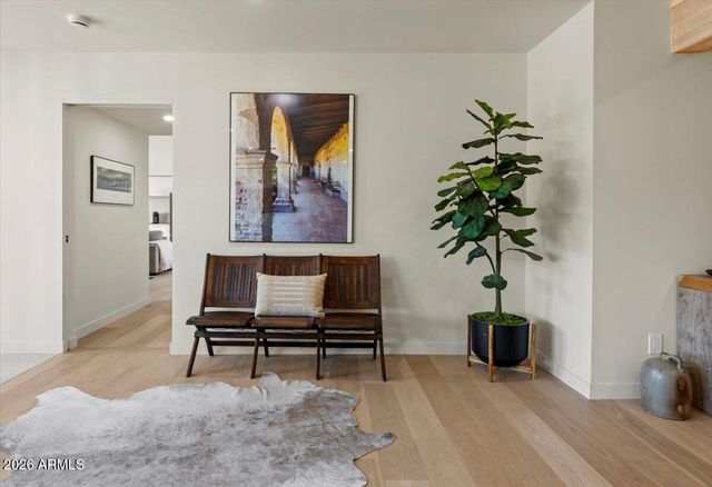 4035 E MCDONALD Drive, Phoenix, AZ 85018