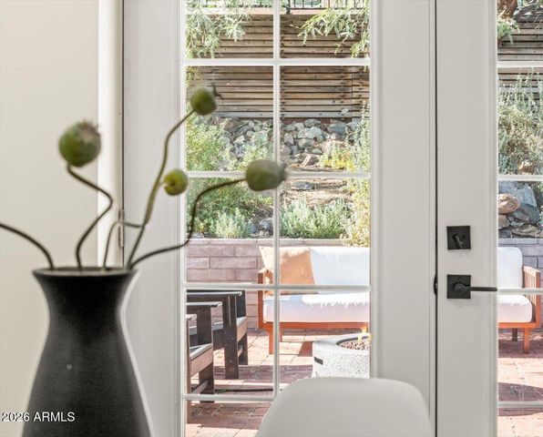 4035 E MCDONALD Drive, Phoenix, AZ 85018