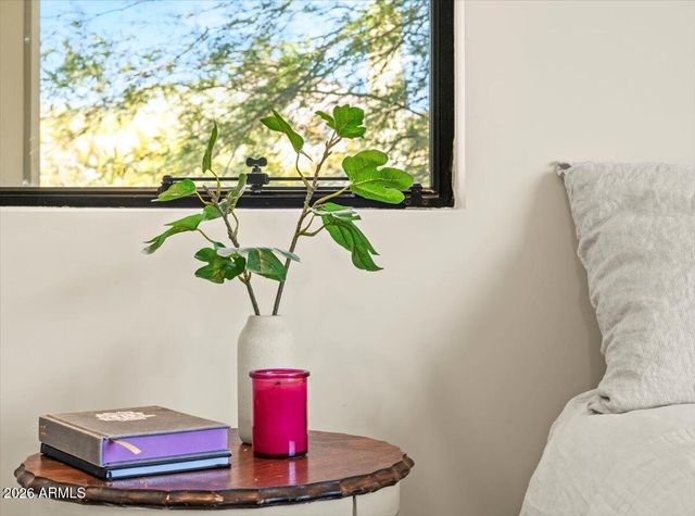 4035 E MCDONALD Drive, Phoenix, AZ 85018