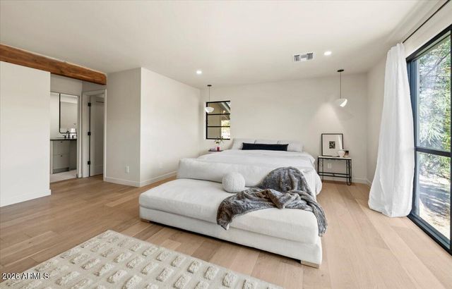 4035 E MCDONALD Drive, Phoenix, AZ 85018