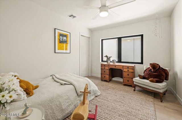 4035 E MCDONALD Drive, Phoenix, AZ 85018