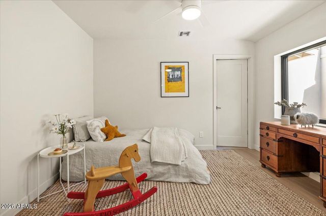 4035 E MCDONALD Drive, Phoenix, AZ 85018