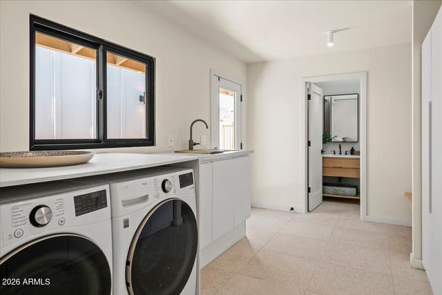 4035 E MCDONALD Drive, Phoenix, AZ 85018