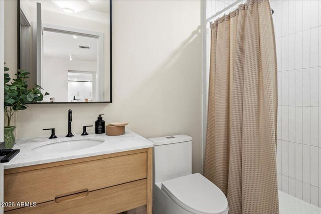 4035 E MCDONALD Drive, Phoenix, AZ 85018