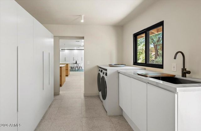 4035 E MCDONALD Drive, Phoenix, AZ 85018