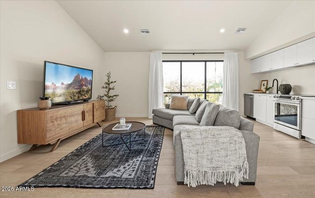 4035 E MCDONALD Drive, Phoenix, AZ 85018