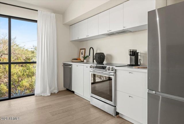 4035 E MCDONALD Drive, Phoenix, AZ 85018