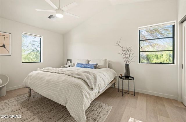 4035 E MCDONALD Drive, Phoenix, AZ 85018