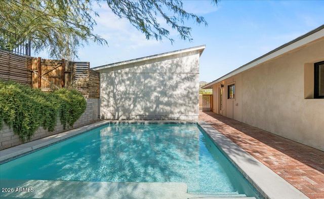 4035 E MCDONALD Drive, Phoenix, AZ 85018