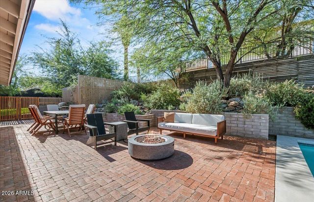 4035 E MCDONALD Drive, Phoenix, AZ 85018