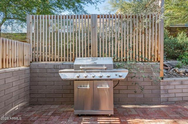 4035 E MCDONALD Drive, Phoenix, AZ 85018