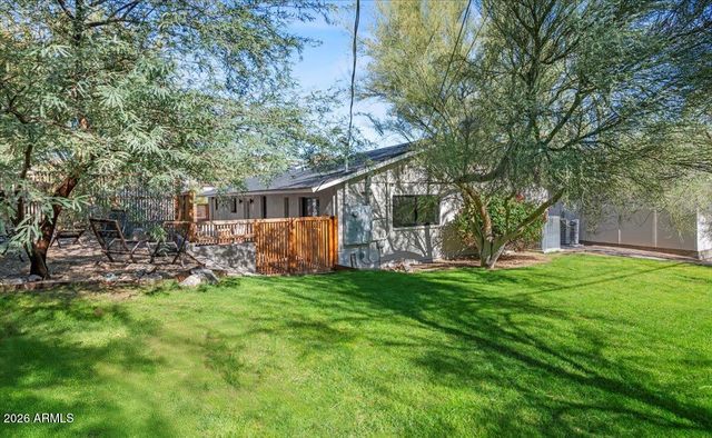 4035 E MCDONALD Drive, Phoenix, AZ 85018