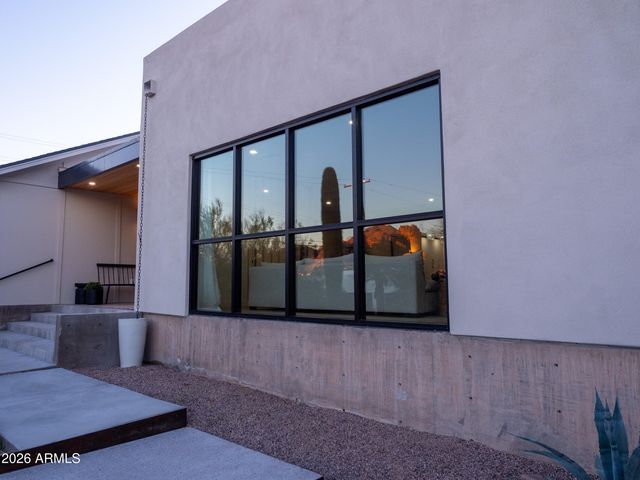 4035 E MCDONALD Drive, Phoenix, AZ 85018