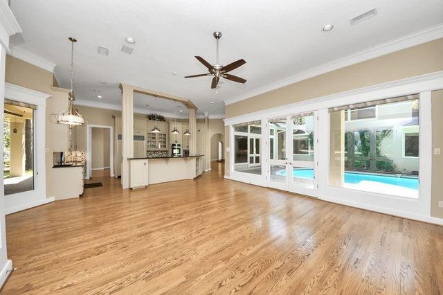 169 Grogans Point Road, The Woodlands, TX 77380