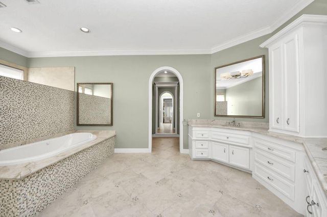 169 Grogans Point Road, The Woodlands, TX 77380