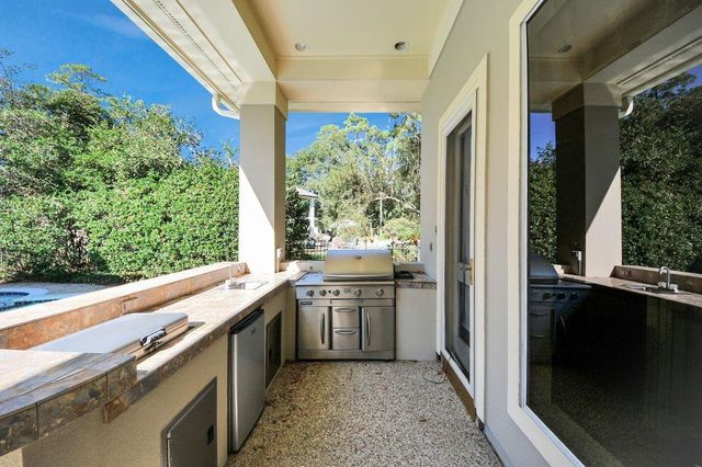 169 Grogans Point Road, The Woodlands, TX 77380