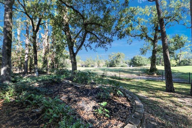 169 Grogans Point Road, The Woodlands, TX 77380