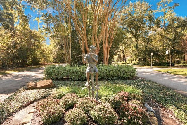 169 Grogans Point Road, The Woodlands, TX 77380