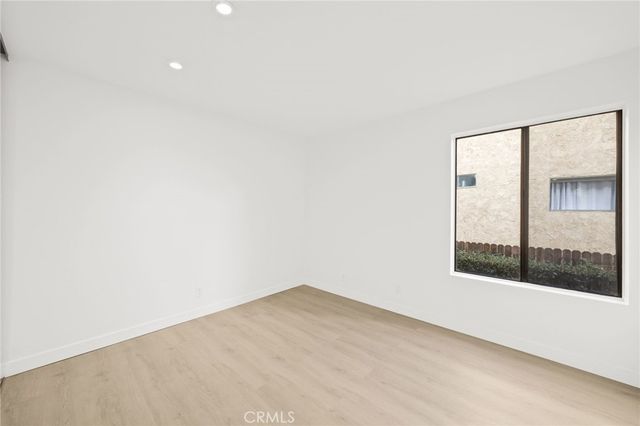 5009 Woodman Avenue 113, Sherman Oaks, CA 91423