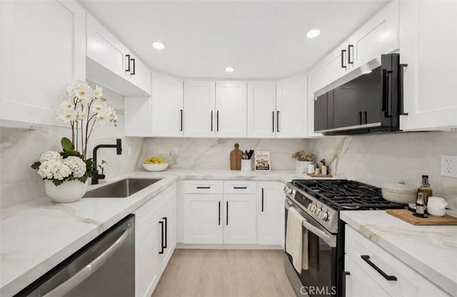 5009 Woodman Avenue 113, Sherman Oaks, CA 91423