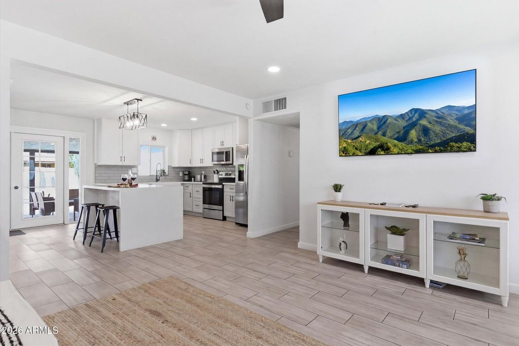 8330 E MONTE VISTA Road, Scottsdale, AZ 85257