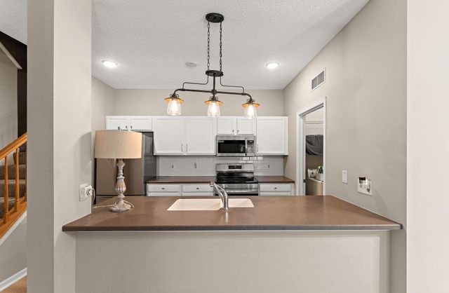577 Woodduck Drive K, Woodbury, MN 55125