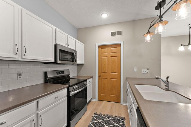 577 Woodduck Drive K, Woodbury, MN 55125