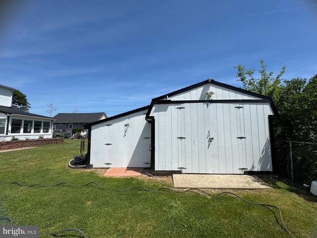 225 PARK AVE, Bristol, PA 19007