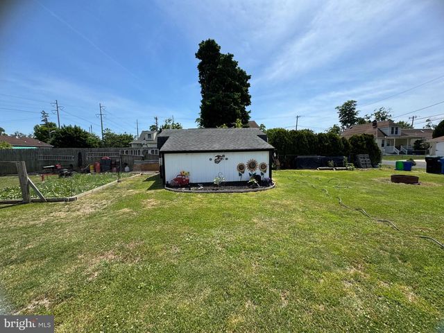 225 PARK AVE, Bristol, PA 19007