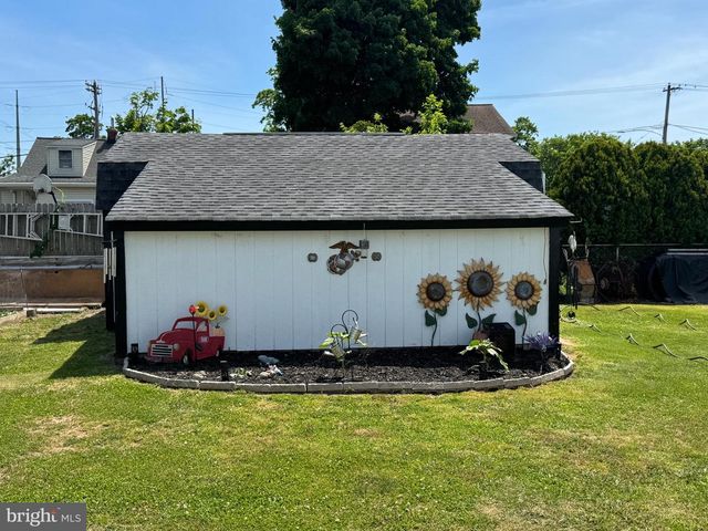225 PARK AVE, Bristol, PA 19007