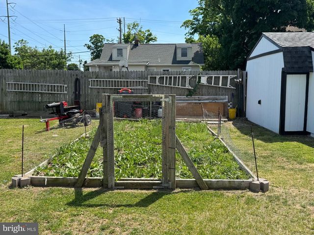 225 PARK AVE, Bristol, PA 19007