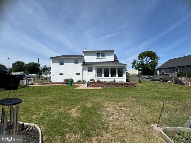 225 PARK AVE, Bristol, PA 19007