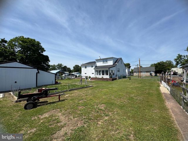 225 PARK AVE, Bristol, PA 19007