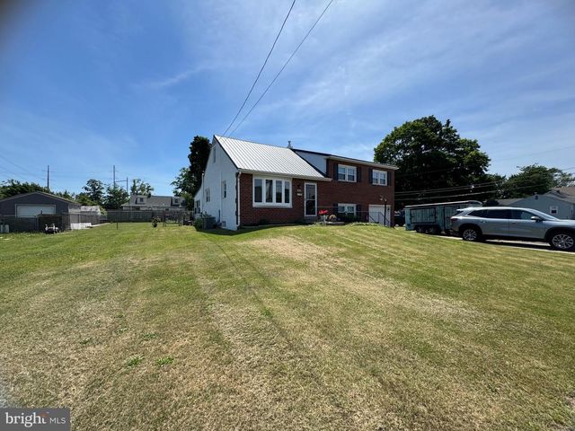 225 PARK AVE, Bristol, PA 19007