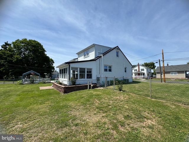 225 PARK AVE, Bristol, PA 19007