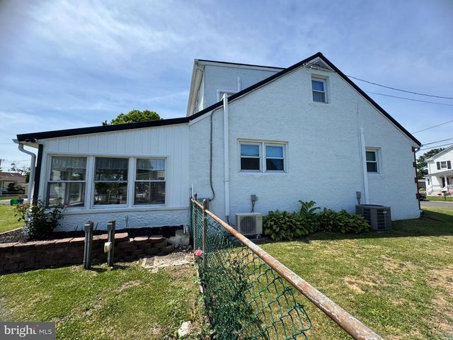 225 PARK AVE, Bristol, PA 19007
