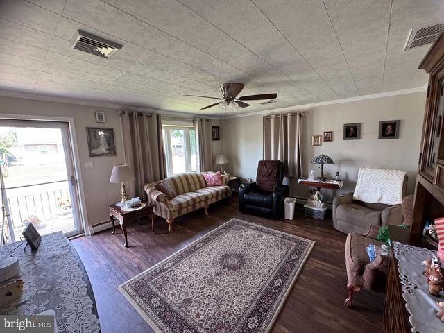 225 PARK AVE, Bristol, PA 19007