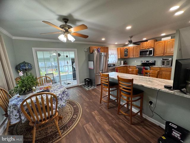 225 PARK AVE, Bristol, PA 19007