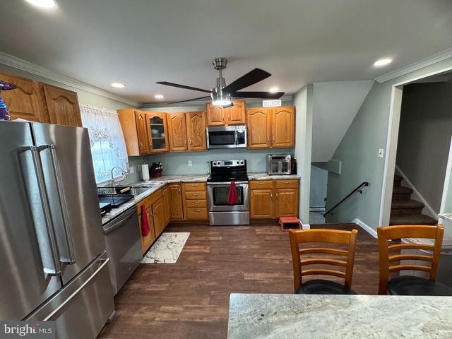 225 PARK AVE, Bristol, PA 19007
