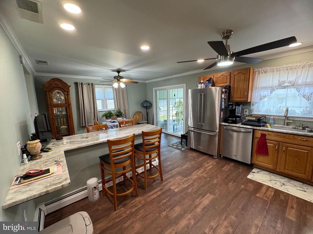 225 PARK AVE, Bristol, PA 19007