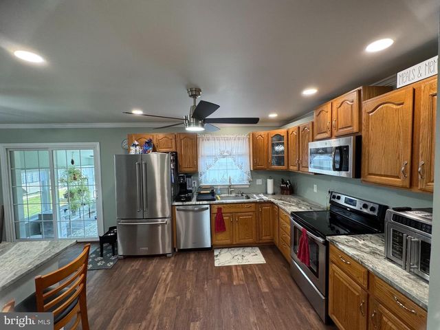 225 PARK AVE, Bristol, PA 19007