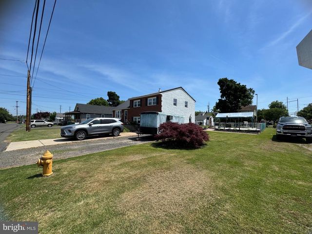 225 PARK AVE, Bristol, PA 19007
