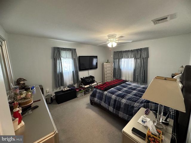 225 PARK AVE, Bristol, PA 19007