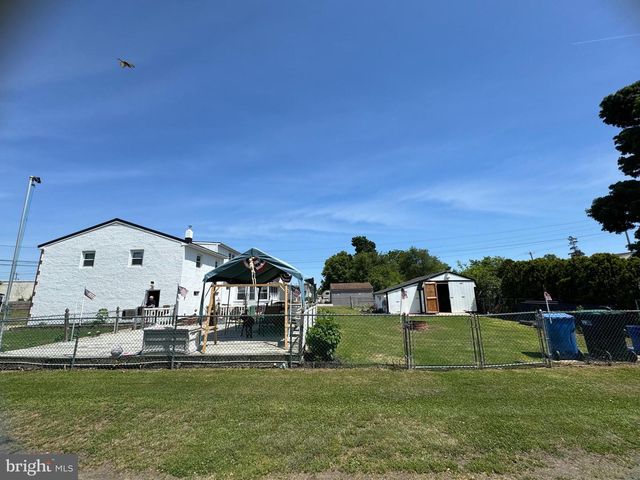 225 PARK AVE, Bristol, PA 19007