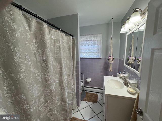 225 PARK AVE, Bristol, PA 19007