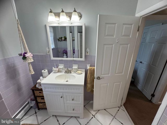 225 PARK AVE, Bristol, PA 19007