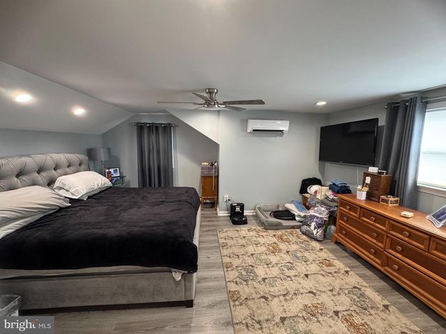 225 PARK AVE, Bristol, PA 19007