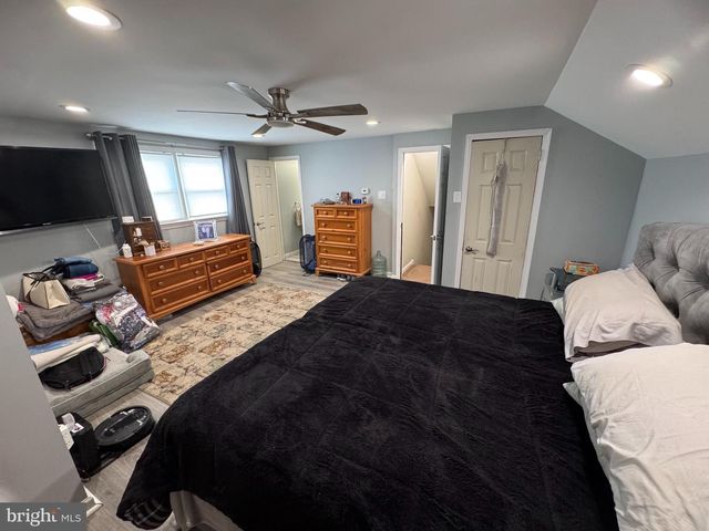 225 PARK AVE, Bristol, PA 19007