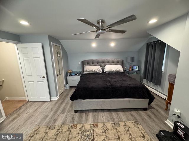 225 PARK AVE, Bristol, PA 19007